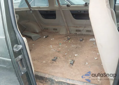 2004 Ford E-350 Super Duty Chateau/Xl/Xlt from USA, damaged, VIN 1FBNE31L74HA85173